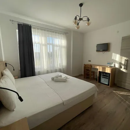 Otel Parli *