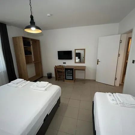 Parli Hotel
